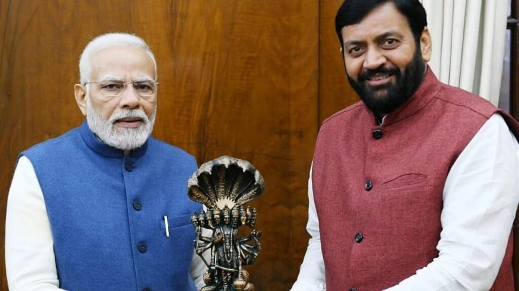 Haryana: लोकसभा चुनाव 2024 से पहले भाजपा ने हरियाणा में मुख्यमंत्री बदल दिया है। मंगलवार को मनोहर लाल खट्टर ने अपने पद से इस्तीफा दिया। इसके बाद नायब सिंह सैनी को राज्य का अगला मुख्यमंत्री बनाए जाने की घोषणा की गई।
