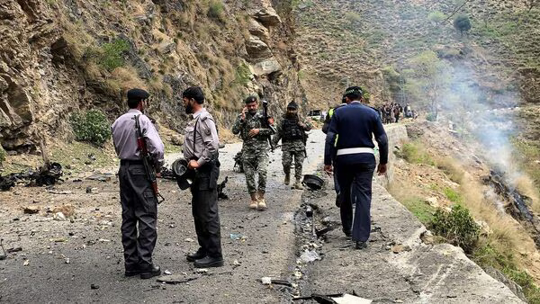 Suicide Attack in Pakistan: पाकिस्तान में चीनी इंजीनियरों की गाड़ी पर फिदायीन हमला, 6 की मौत - Suicide Bombing Kills 5 Chinese Citizens in Pakistan